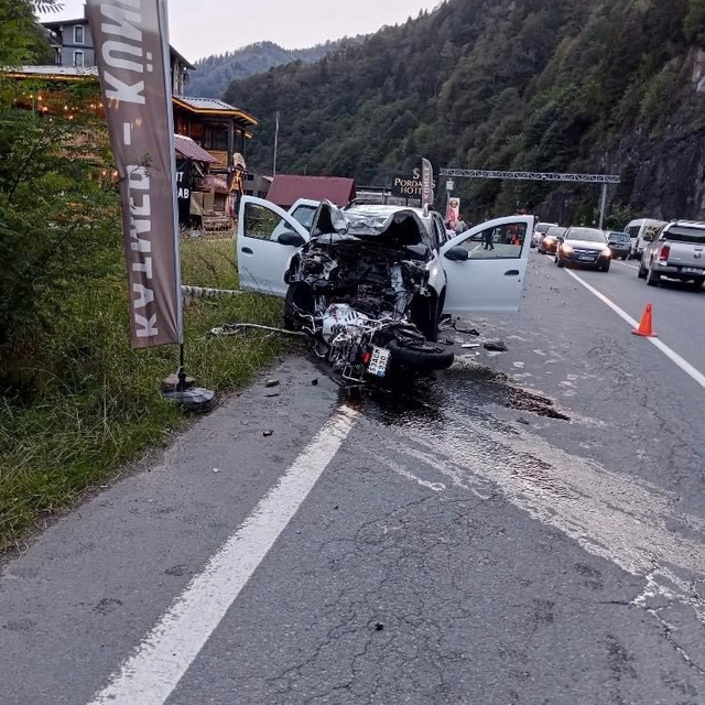 Rize'de otomobil ile motosiklet çarpıştı: 1 ölü, 1 yaralı