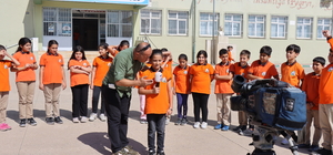 Depremzede öğrenciler "Benim Hikayem Projesi" kapsamında kamerayla tanıştı