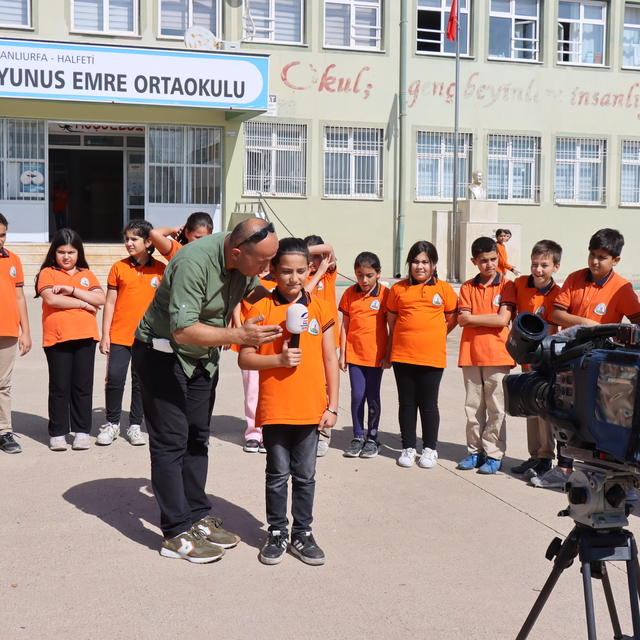 Depremzede öğrenciler "Benim Hikayem Projesi" kapsamında kamerayla tanıştı