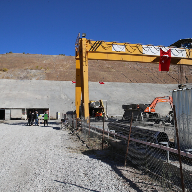 Tarım ve Orman Bakanı Yumaklı, Yoncalı Barajı inşaat alanında incelemede bu...