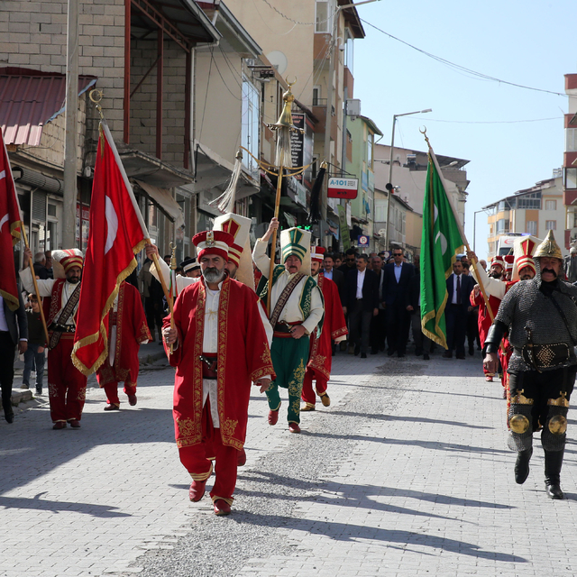Bitlis'te "26. Adilcevaz Ceviz Festivali ve Kültür Etkinlikleri" düzenlendi