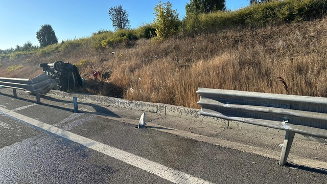 Bolu'da bariyere çarpan otomobilin sürücüsü yaralandı