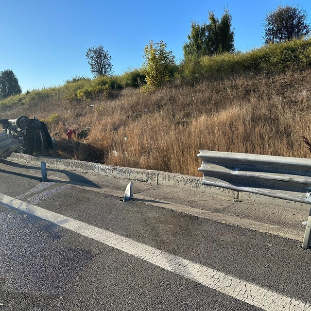 Bolu'da bariyere çarpan otomobilin sürücüsü yaralandı