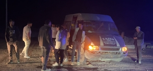 Nevşehir'de refüje çarpan minibüsteki 7 kişi yaralandı