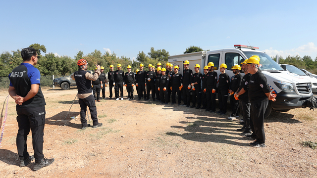 Antalya'da arama kurtarma ekiplerine yönelik eğitimler devam ediyor