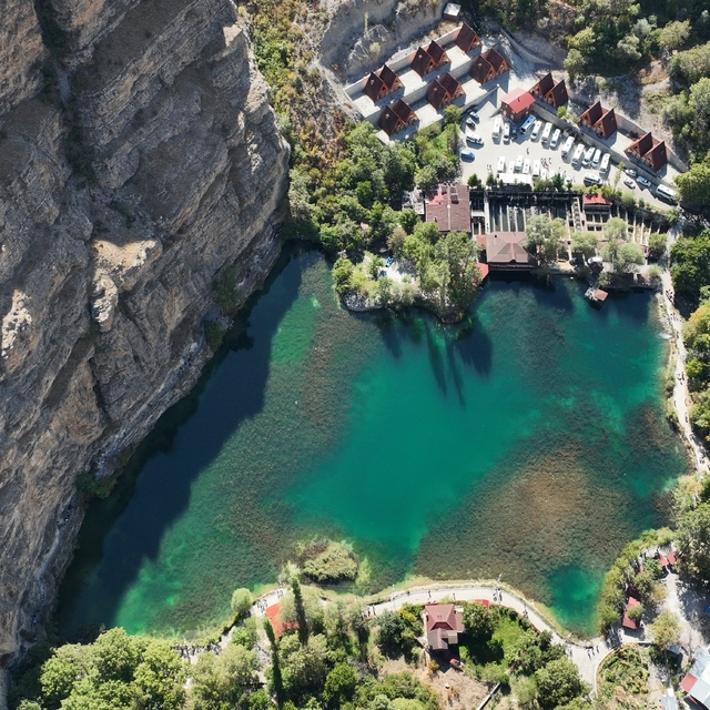 Tortum Şelalesi'ne ziyaretçi akını