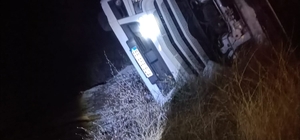 Çorum'da devrilen kamyonun sürücüsü yaralandı