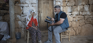 İstanbul'dan köyüne dönen yazar Tunceli'de masalları derliyor