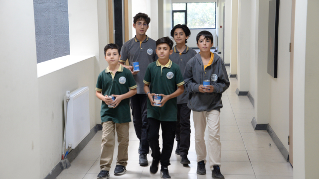 Diyarbakır'da liselilerden Filistinli akranlarına 'destek' kumbarası