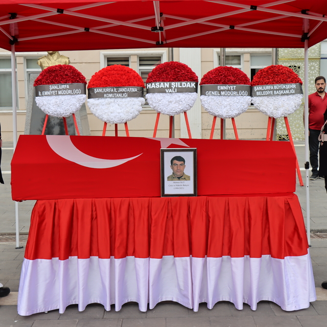 Hastalık sonucu hayatını kaybeden mahalle bekçisi son yolculuğuna uğurlandı...