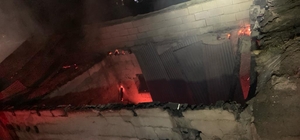 Tandır evindeki yangın, garaj ile ahıra da sıçradı