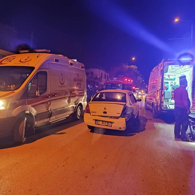 Adana'da 2 otomobilin çarpıştığı kazada 7 kişi yaralandı