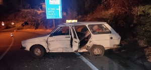 Çorum'da 2 otomobil çarpıştı, 3 kişi yaralandı