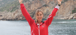 Milli sporcu Şahika Ercümen, nefesini 105 metre dünya rekorunu kırmak için...