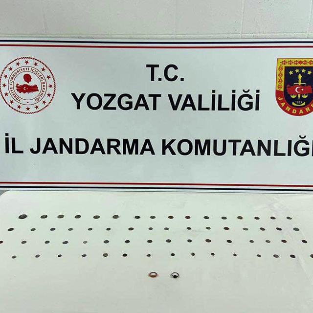Yozgat'ta otomobilde 63 sikke ve 2 yüzük ele geçirildi