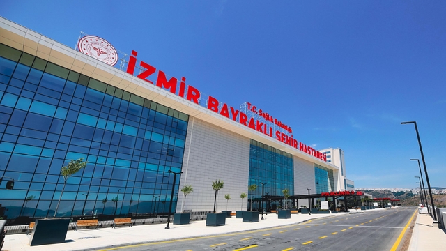 İzmir Şehir Hastanesi, hasta kabulüne başladı
