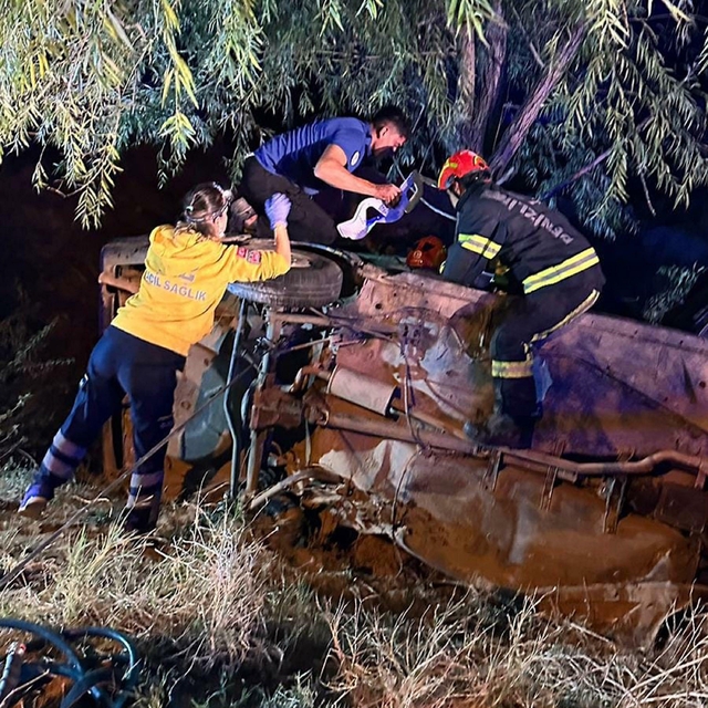 Otomobil şarampole devrildi: 2 ölü, 3 yaralı