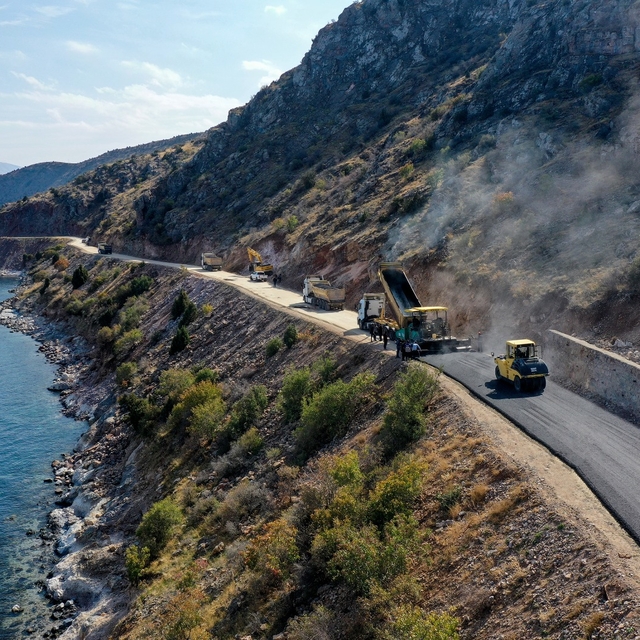 Van Gölü kıyısındaki mahallelerin yolu asfaltlandı