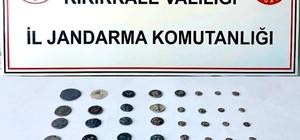 Kırıkkale'de yolcu otobüsündeki 2 yolcunun üzerinde 47 sikke ele geçirildi