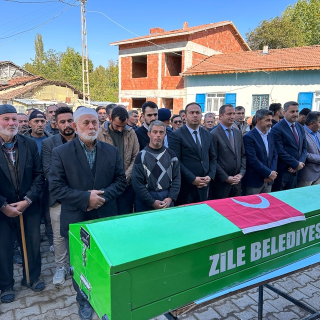 Ormanda odun keserken vuruldu, jandarma şüpheliyi belirlemek için çalışıyor