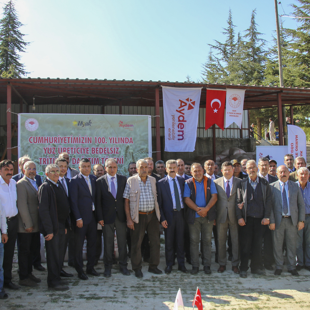 Uşak'ta çiftçilere ücretsiz yem bitkisi tohumu dağıtıldı