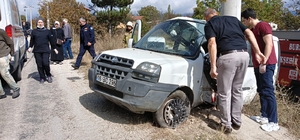 Rahatsızlanan annesini hastaneye yetiştirmeye çalışırken kaza yapan sürücü...