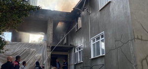 Bolu'da 2 katlı ev yangında hasar gördü