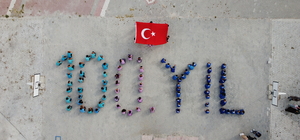 Aksaray'da Cumhuriyetin 100. Yıl kutlamaları kapsamında öğrenciler koreografi yaptı 