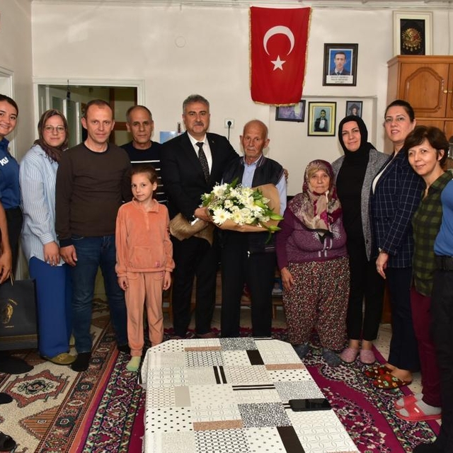 Manisa İl Emniyet Müdürü Aktaş'tan şehit ailesine ziyaret