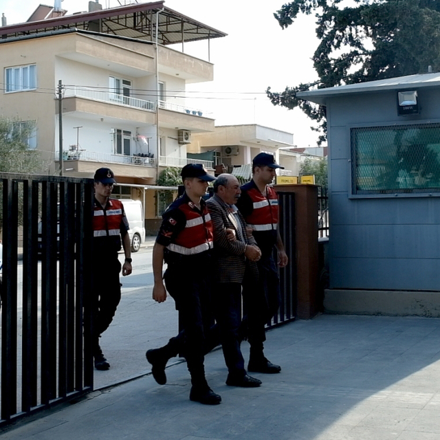 Mersin'de komşusunu av tüfeğiyle öldürdüğü iddia edilen zanlı tutuklandı