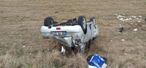 Gemerek'te devrilen otomobilin sürücüsü yaralandı 