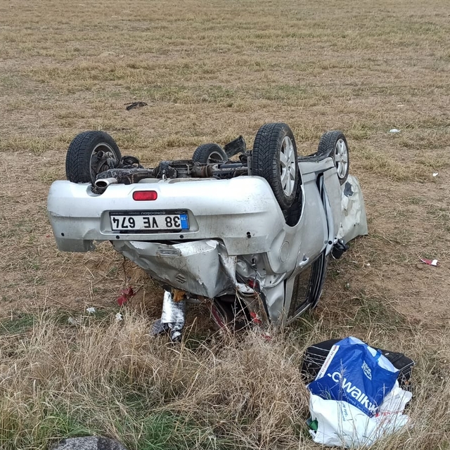 Gemerek'te devrilen otomobilin sürücüsü yaralandı