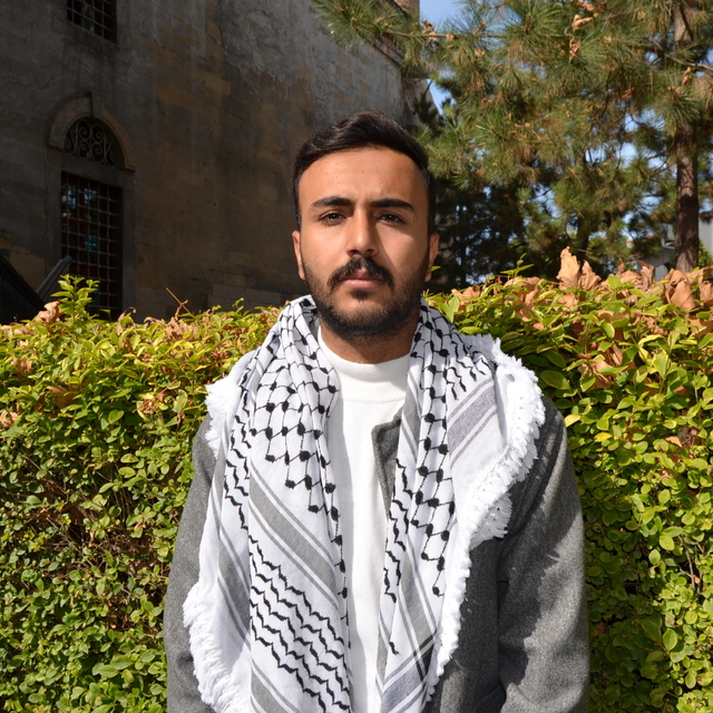 İsrail'in saldırısında Kütahya'da okuyan Filistinli gencin ailesi ve komşul...