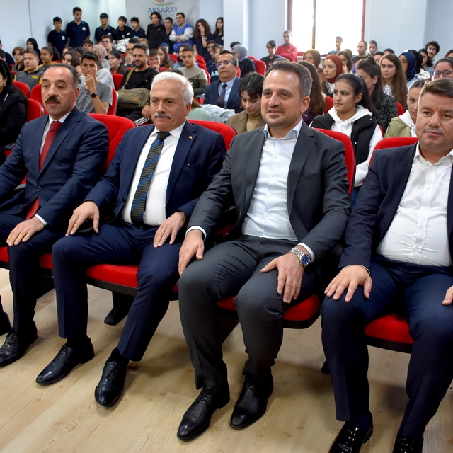 Gençlik ve Spor Bakan Yardımcısı Eminoğlu, Aksaray'da gençlerle bir araya g...