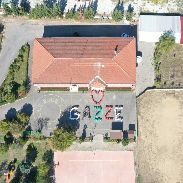 Sakarya'da öğrenciler "Gazze" koreografisi oluşturdu