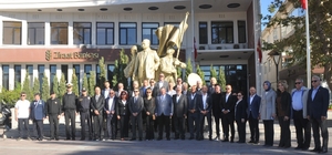 İzmir'de 19 Ekim Muhtarlar Günü nedeniyle törenler düzenlendi