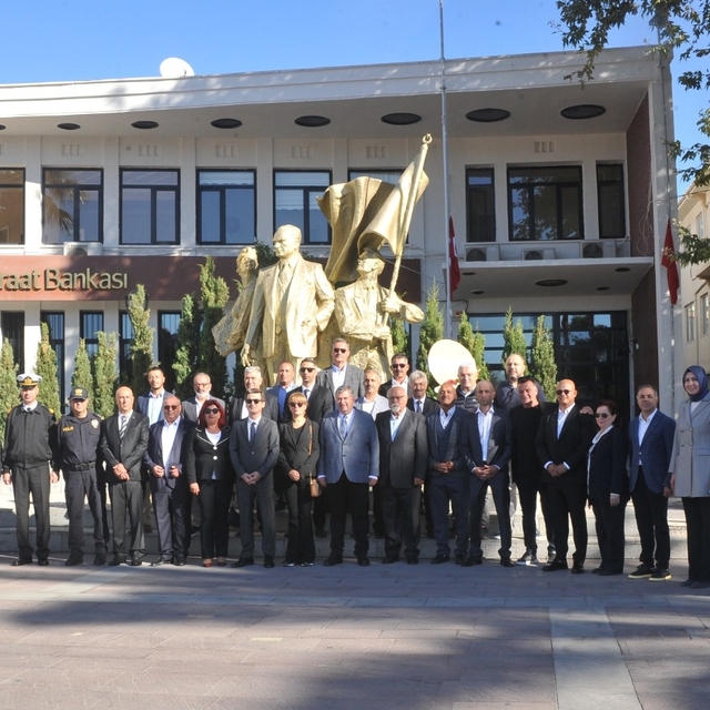 İzmir'de 19 Ekim Muhtarlar Günü nedeniyle törenler düzenlendi