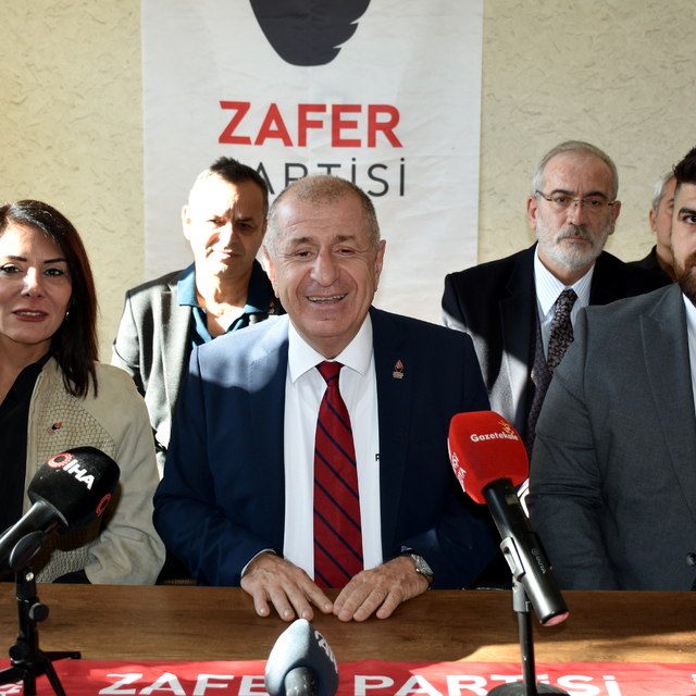 Zafer Partisi Genel Başkanı Özdağ, Kırıkkale'de ziyaretlerde bulundu