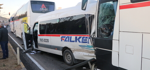 Çankırı'da işçileri taşıyan 3 otobüsle bir minibüsün karıştığı zincirleme k...