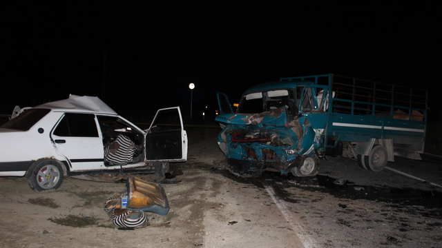 Sakarya'da trafik kazasında baba ve oğlu öldü, 3 kişi yaralandı
