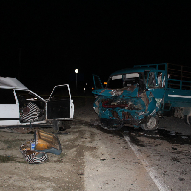 Sakarya'da trafik kazasında baba ve oğlu öldü, 3 kişi yaralandı