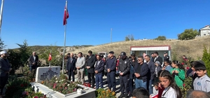 Artova Kaymakam Atam, şehit Onbaşı Fındık'ın mezarını ziyaret etti