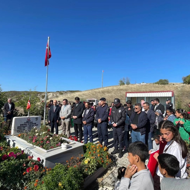 Artova Kaymakam Atam, şehit Onbaşı Fındık'ın mezarını ziyaret etti