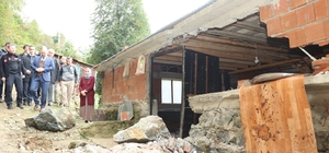 Giresun'da duvarına kaya düşen ev zarar gördü