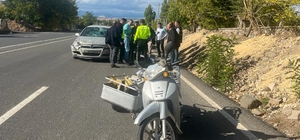 Otomobilin çarptığı sepetli motosikletin sürücüsü, ağır yaralandı