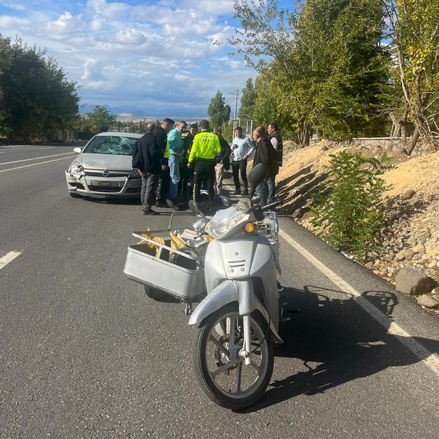Otomobilin çarptığı sepetli motosikletin sürücüsü, ağır yaralandı