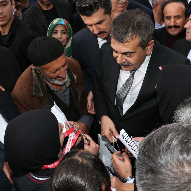 Bakan Tekin, Erzurum'daki AK Parti teşkilatlarını ziyaret etti