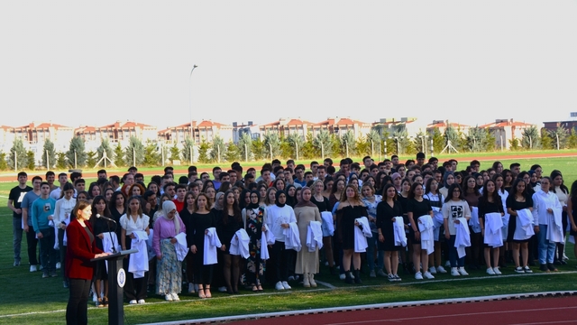 NKÜ Tıp Fakültesi öğrencileri beyaz önlük giydi