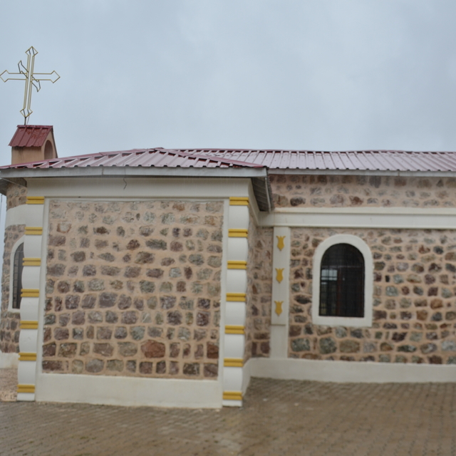 Şırnak'ta terörden arındırılan köyde yeniden inşa edilen kilise ibadete açı...