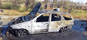 Aksaray'da seyir halindeki otomobil alev aldı, sürücü yaralandı